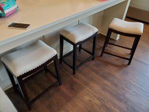 lot 92 image: Three Bar Stools with Nail Head Trim