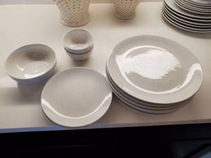 lot 98 image: Mainstay White Ceramic Dinner Ware