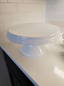 lot 100 image: White Ceramic Cake Stand by Threshold