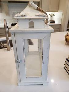 lot 107 image: White Wood & Glass Candle Holder with Rope Handle