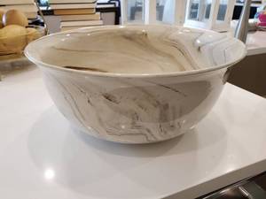 lot 120 image: Tozai Home Large Brown Marbleized Porcelain Bowl
