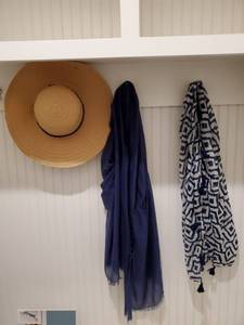 lot 139 image: Womens Hat & Scarves