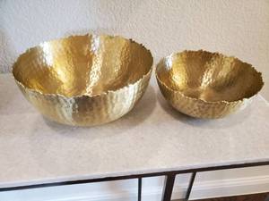 lot 146 image: Pair of Metal Bowls