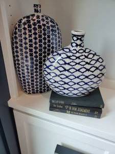 lot 178 image: Pair of Blue & White Vases with 3 Books