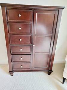 lot 193 image: Sandy Beach 8-Drawer Mans Chest by Coaster