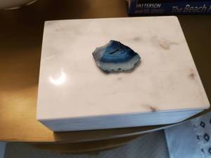 lot 201 image: Piper Marble Box with Agate by Imax