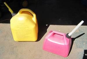lot 908 image: 1 Diesel can and 1 gas can