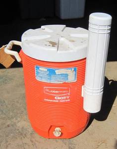 lot 910 image: Gott Rubbermaid water cooler