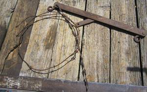 lot 925 image: vintage scale and barbed wire
