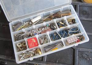 lot 929 image: Household hardware