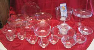 lot 940 image: plain glassware