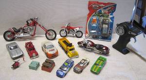 lot 950 image: Toy cars and motorcycles