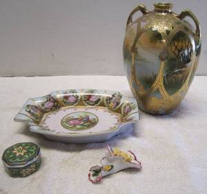 lot 951 image: Porcelain collectibles