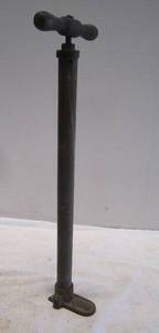 lot 976 image: Ford tire pump