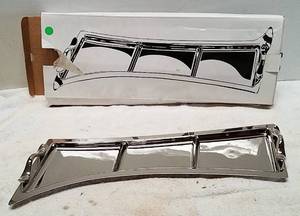 lot 1005 image: Towle Cavalcade 3-Section Serving Tray