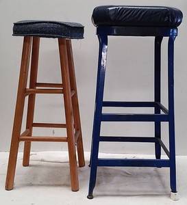 lot 1017 image: 2 stools