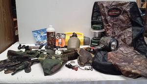 lot 1026 image: Hunting and camo items