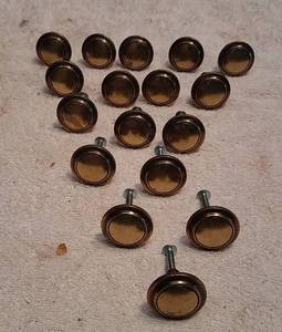 lot 1036 image: cabinet knobs