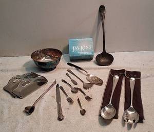 lot 1052 image: Silver items