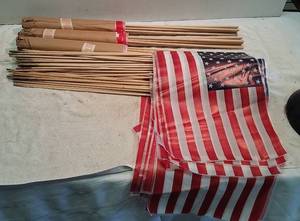 lot 1069 image: American flags 12 x 18