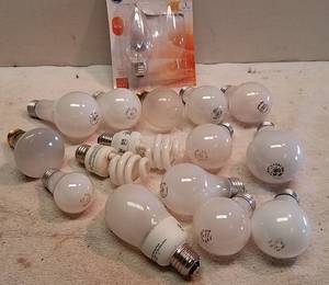 lot 1070 image: Light bulbs
