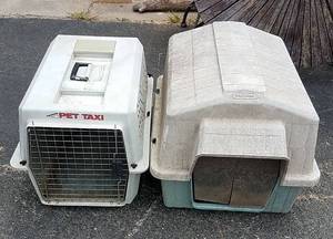 lot 1079 image: Pet taxi and dog house