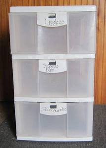 lot 1085 image: plastic drawer set
