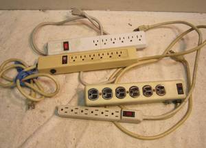 lot 1098 image: 4 Power Strips