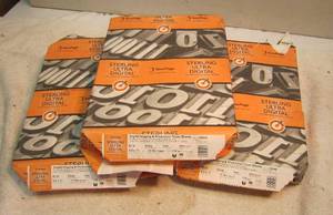 lot 1107 image: 3 Reams of 80lb Gloss TonerProduction Paper