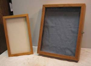 lot 1140 image: 2 Wooden Display Cases