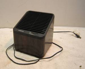 lot 1148 image: Norelco HB1920 Desktop Air Filter