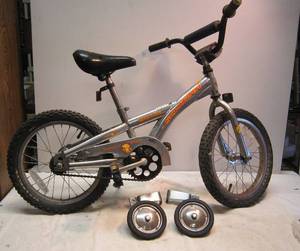 lot 1153 image: Schwinn Gremlin Bicycle