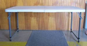 lot 1159 image: 4-Foot Lifetime Fold-in-Half Table