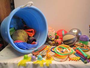 lot 1165 image: Assorted Pool Toys