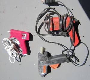 lot 1174 image: Hot glue guns