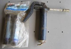 lot 1187 image: Grease gun and 2 tubes of grease