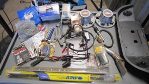 lot 1243 image: Automotive items