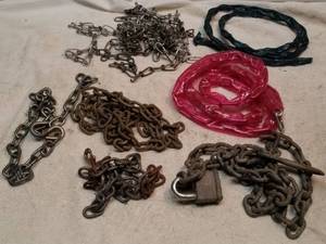 lot 1221 image: chains
