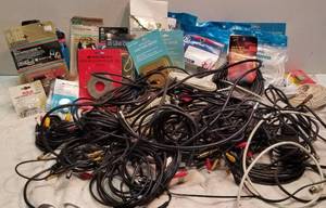 lot 1228 image: AV cable box lot