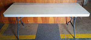 lot 1073 image: 6 Lifetime table with folding legs