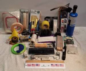 lot 1281 image: misc hardware box