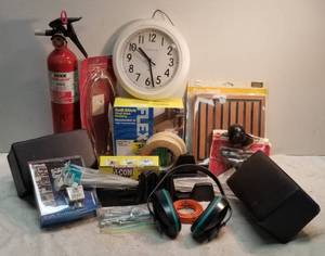 lot 1282 image: misc hardware box