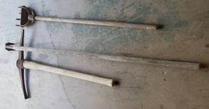 lot 1325 image: Antique yard tools