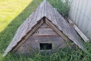 lot 1326 image: Dog house top