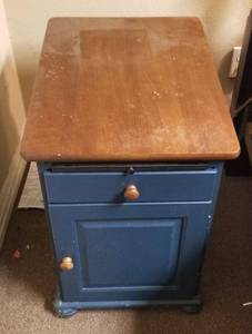 lot 1334 image: Night stand