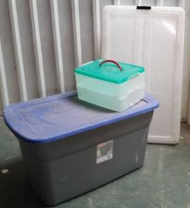 lot 1266 image: storage containers with lids