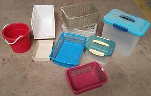 lot 1272 image: Storage and organizers