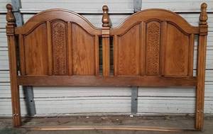 lot 1274 image: King size headboard