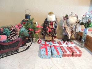 lot 42 image: 4 Christmas tins,  2 holiday centerpieces, 2 old world Santa figures 16 H