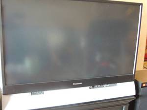 lot 52 image: Panasonic model #PT-52LCx65   52 Television works great